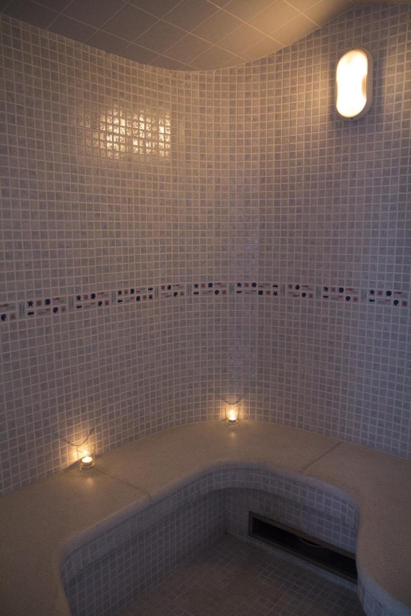 Pavi Apts Ljubljana - Private Rooftop Swimming Pool Room photo