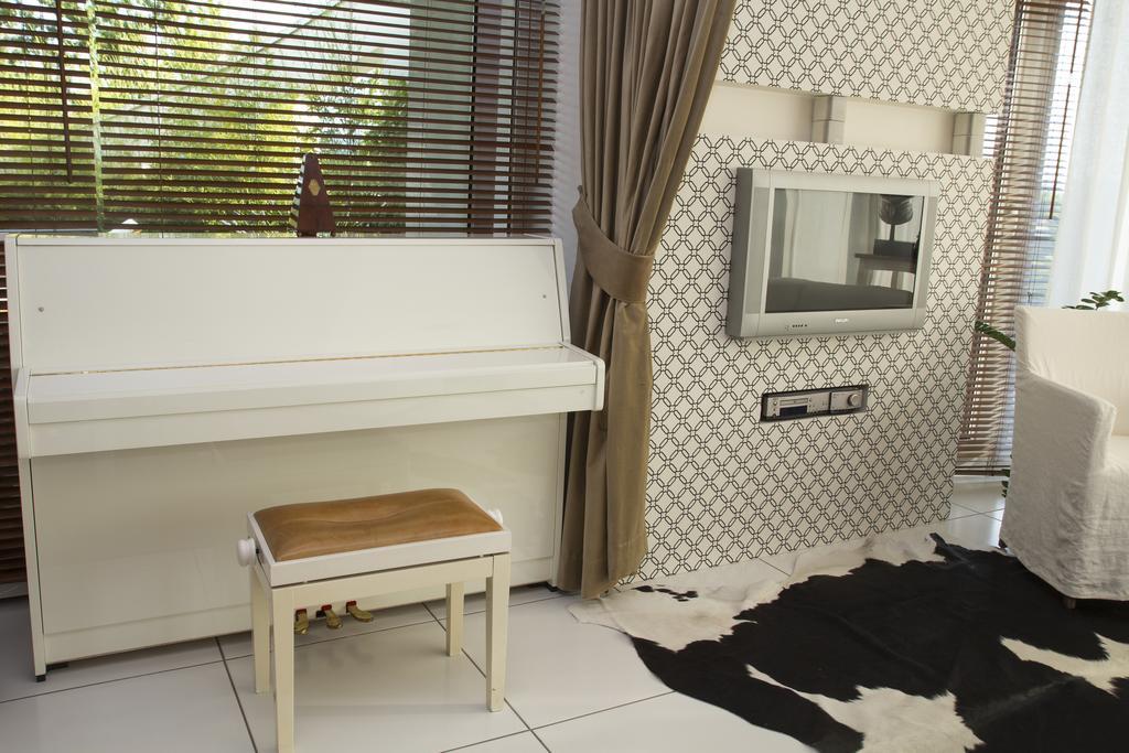 Pavi Apts Ljubljana - Private Rooftop Swimming Pool Room photo